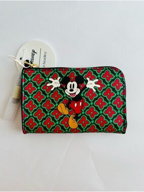Vera Bradley x Disney Zip Card Pouch
Silly Mickey Mouse in Textured Polyurethane